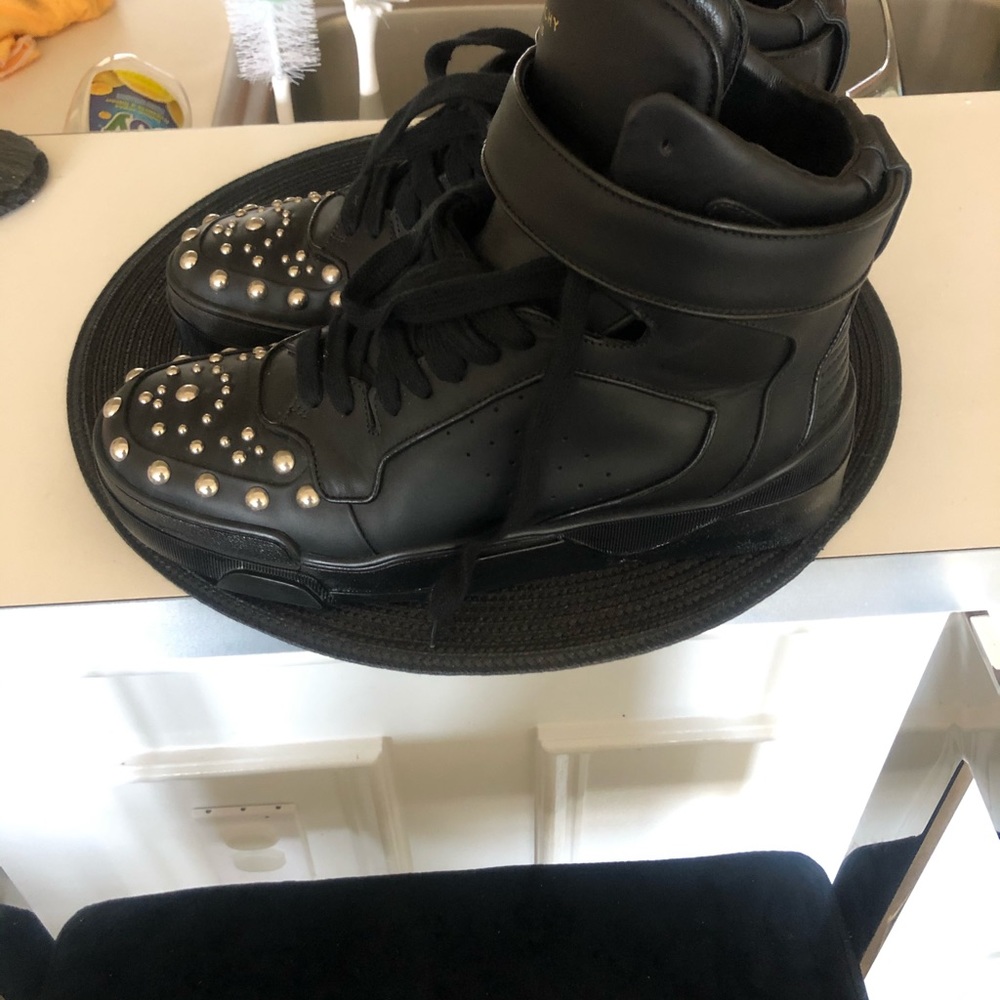 Men’s high top Givenchy sneakers